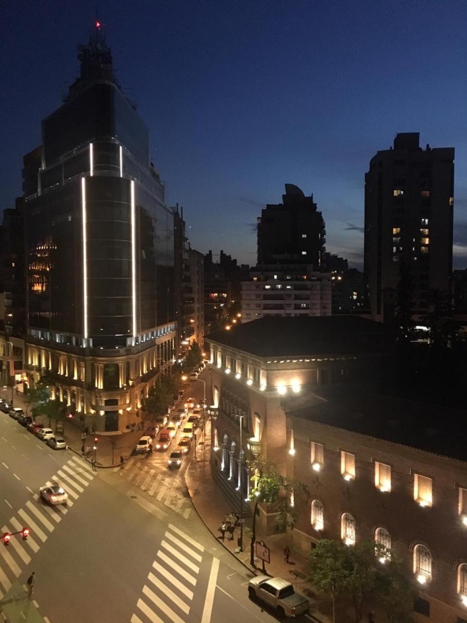 2 Dorm Sobre Av Hipolito Yrigoyen Apartment Cordoba Bagian luar foto