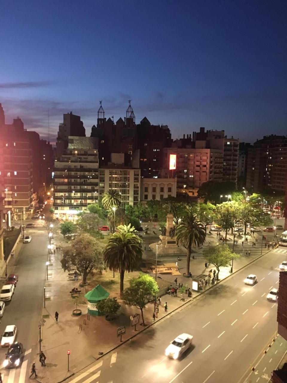 2 Dorm Sobre Av Hipolito Yrigoyen Apartment Cordoba Bagian luar foto